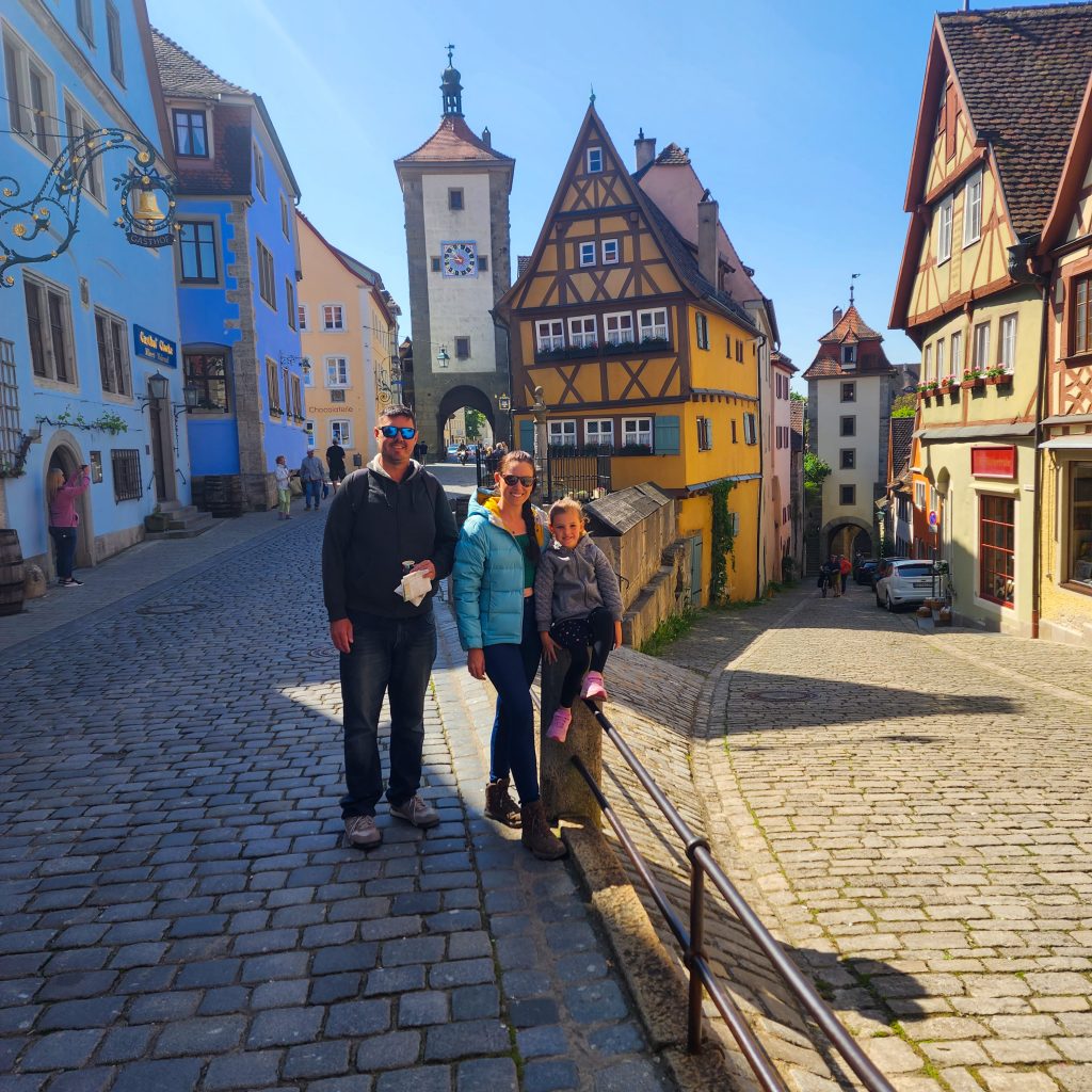 Family standing at Plonien, Rothenburg